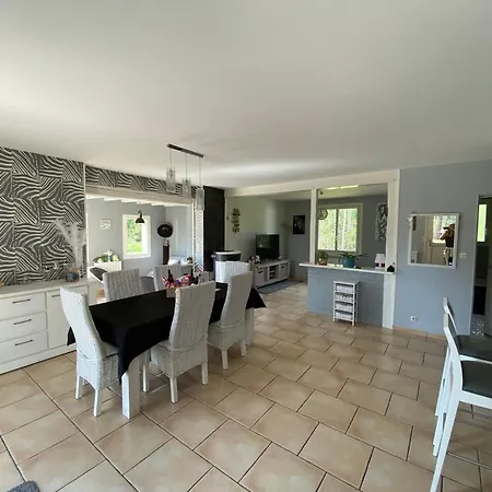 Maison 5 Proche Du Circuit Des 24h Du Mans Proche Arnage, Holiday home Guecelard